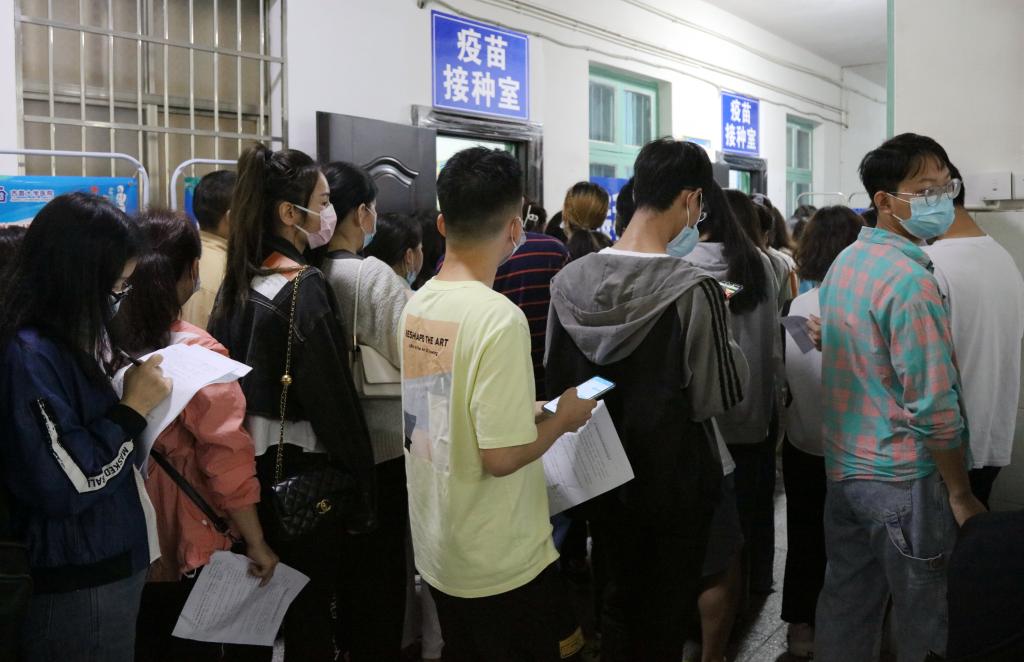 我校新冠肺炎疫苗接種工作高效推進